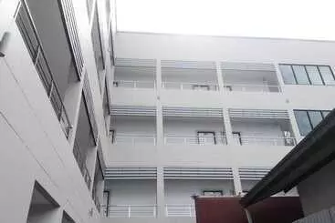ホテル The Room Apartment