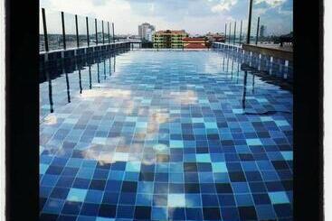 هتل The September Salaya