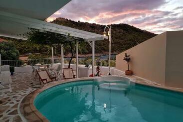 פנסיון Vassilis Retreat