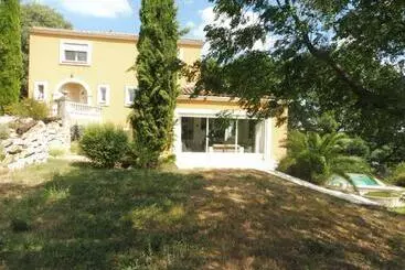 Majatalo Montèze Paradis