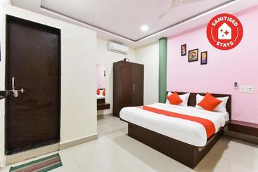 هتل Oyo 70102  Surya Lodging
