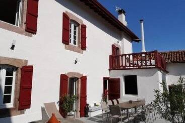 פנסיון Chalbonia