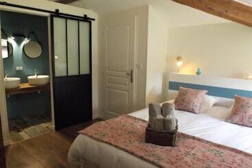 住宿加早餐  La Résinière De Pirique