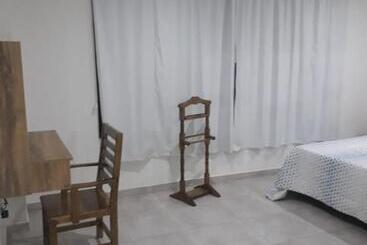 مبيت وإفطار Depto Temporario La Plata