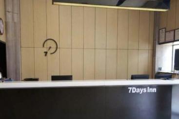 Отель 7 Days Inn Luzhou Business Walking Street Branch