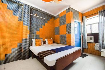 Szálloda Spot On 62846 Mayank Saini Guest House