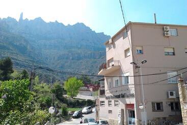 بنسيون Guilleumes Montserrat