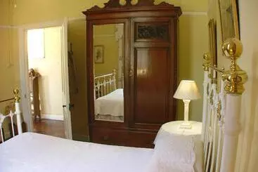 Pensió Die Tuishuise & Victoria Manor