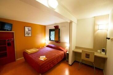 בית מלון כפרי Premiere Classe Orleans Ouest La Chapelle St Mesmin