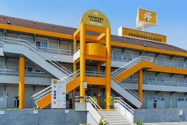 هتل Première Classe Villejust