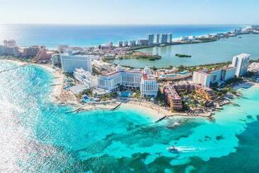 تختخواب و صبحانه Thelmar Rooms Cancun
