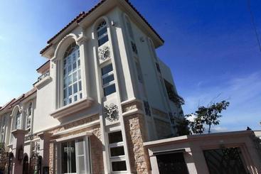 Hotel Oris Bed And Breakfast