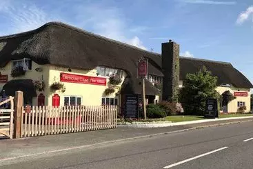 Greyhound Country Inn