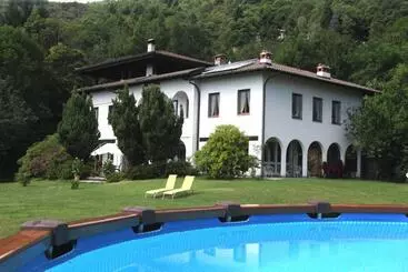 Aamiaismajoitus (B&B) Villa Morissolina