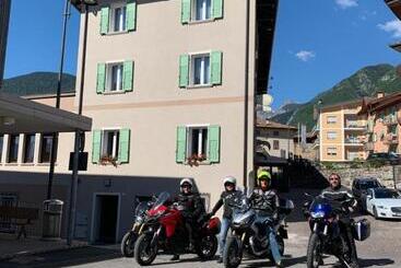 Отель Albergo Tuenno