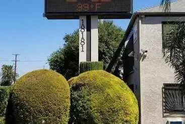 Sierra Crossing Motel