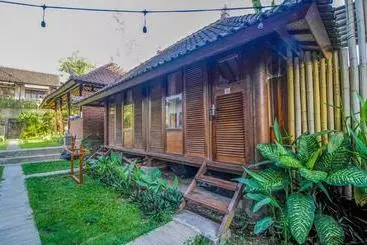 Bed and Breakfast The Anara Surfing Camp