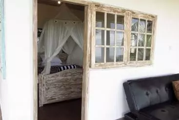 Pansiyon Dikaloha Medewi Surfcamp