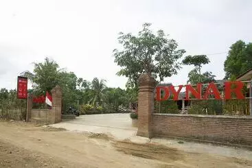 Hotel Reddoorz Plus @ Pancer Door Beach