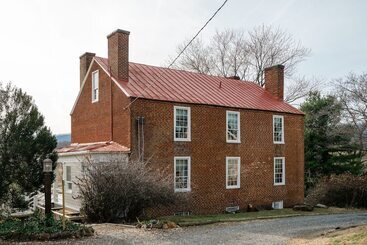 Bed and Breakfast The Crossroads Inn