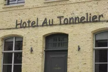 هتل Hôtel Restaurant Au Tonnelier