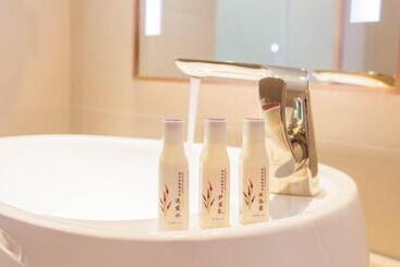 Lavande Hotel Puning International Commodity Mall