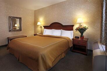 فندق Holiday Inn Express & Suites Lake Forest By Ihg