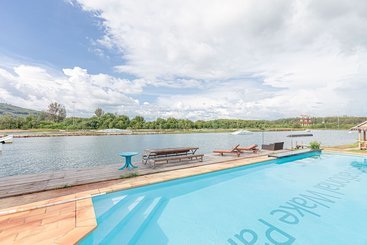 Iwp Wake Park & Resort Hotel Garden View