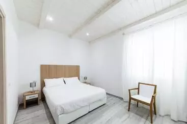 ペンション La Promenade Rooms & Suites