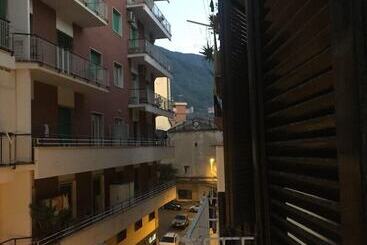 تختخواب و صبحانه Mediterranean Rooms