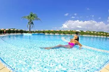 Hostal Madama Club Village