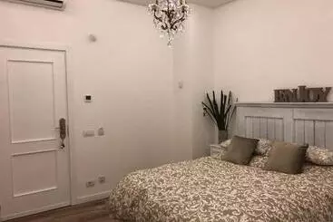 تختخواب و صبحانه Edera E Camelie