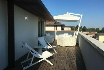 פנסיון Skyloft Rooms