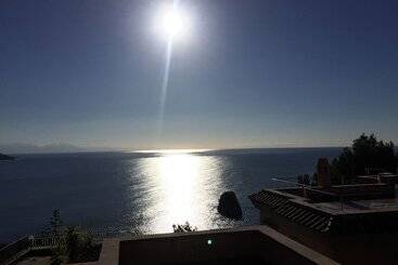 تختخواب و صبحانه Palinuroholiday