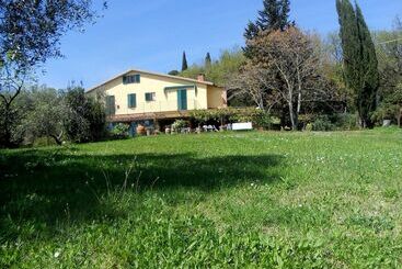 فندق ريفى Agriturismo Arnaio