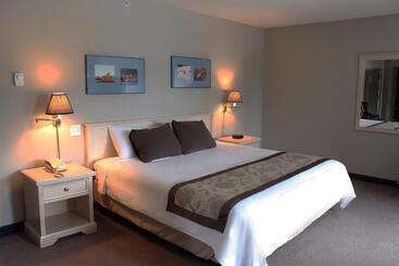 Hotel Quarterdeck Inn Port Hardy