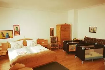 تختخواب و صبحانه Gästehaus Reisinger