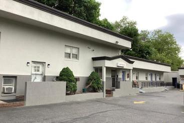 فندق Executive Inn & Suites Neptune Tinton Falls