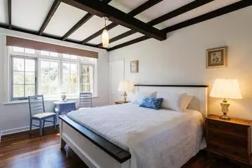 Bed and Breakfast Elliot House