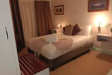 Buffalo Motel And Country Retreat