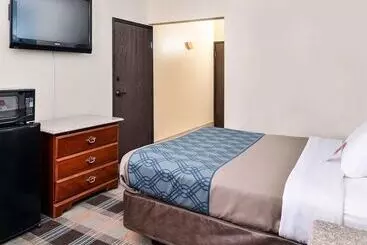 호텔 Econo Lodge Inn & Suites
