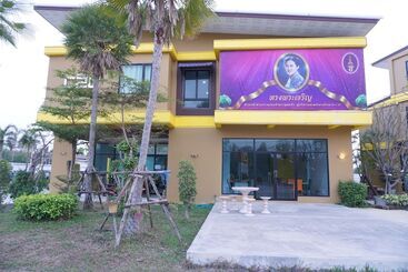 C2u Hotel Uthai Thani