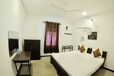 Pensão Sasen Villas Polhena Beach
