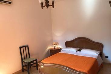 بنسيون Affittacamere Locri