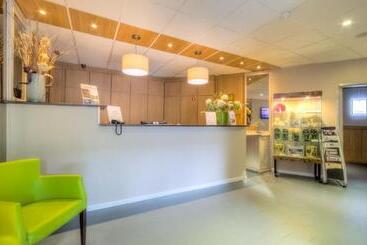 هتل Sleep & Go Menen