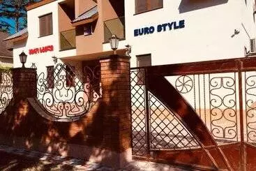 Cottage Euro Style