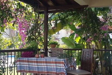 Aparthotel Lale Apart