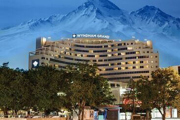 ホテル Wyndham Grand Kayseri