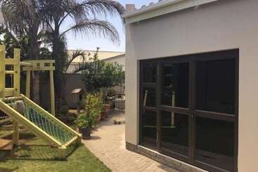 پانسیون Meransha Self Catering Cc