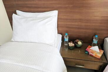 هتل آپارتمان Clyford Suites